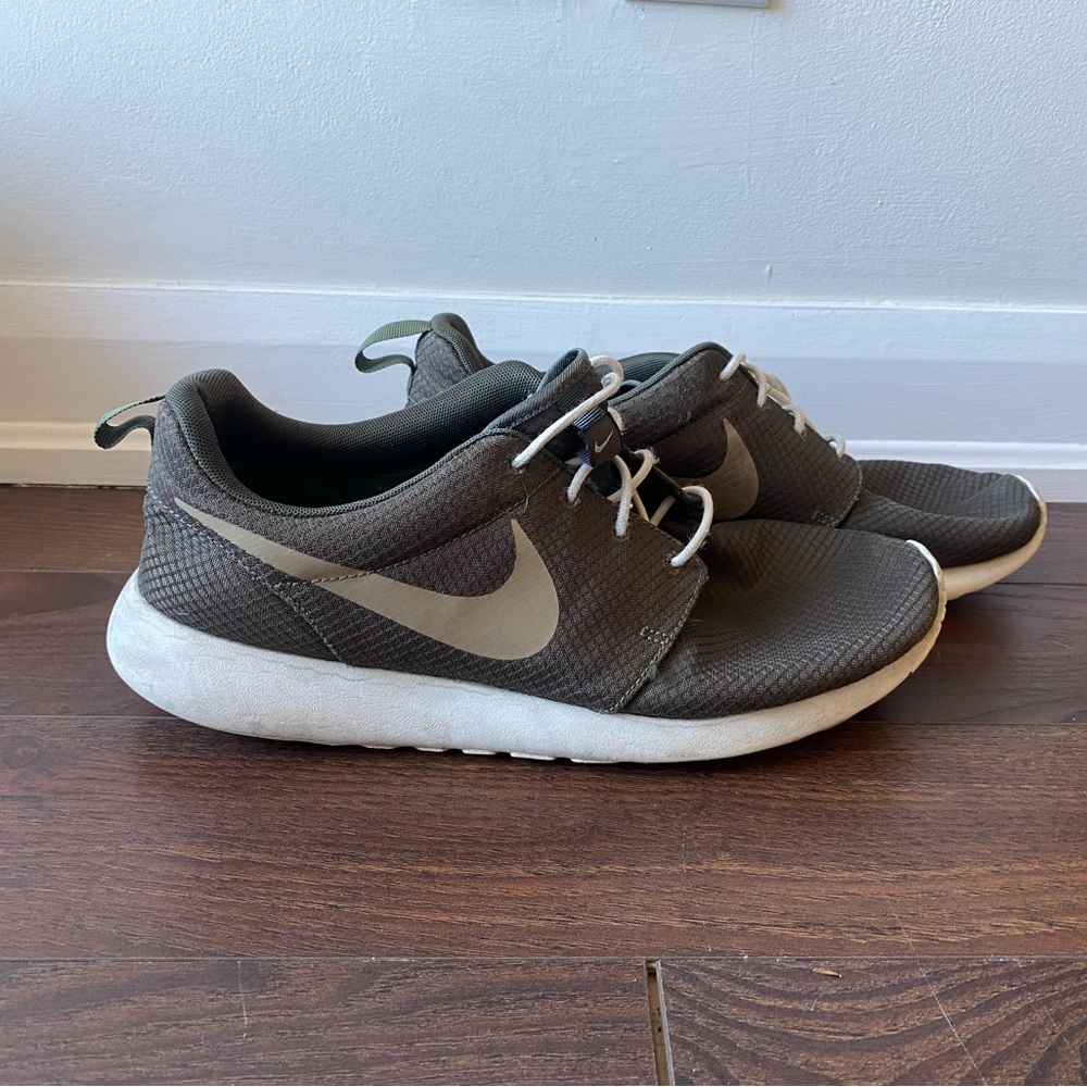 Nike Roche - 11.5 - Picture 2 of 7
